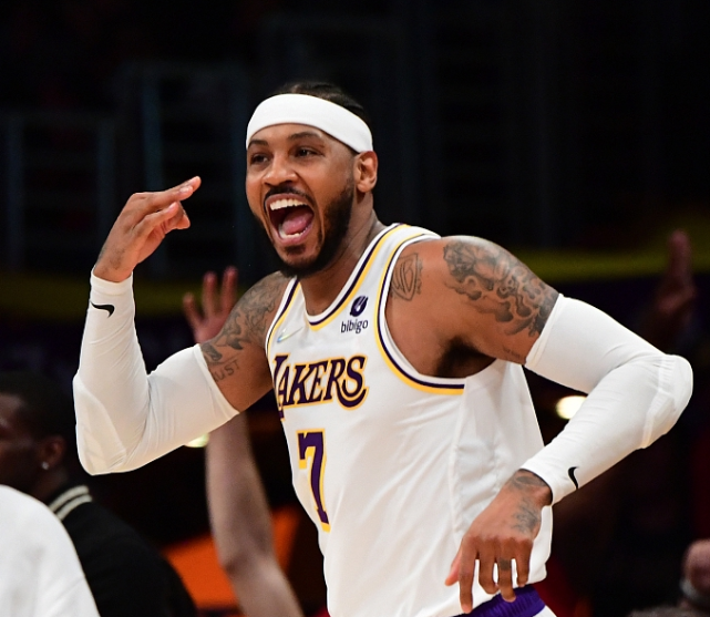  快船乔治复出首战砍下28+8+6  